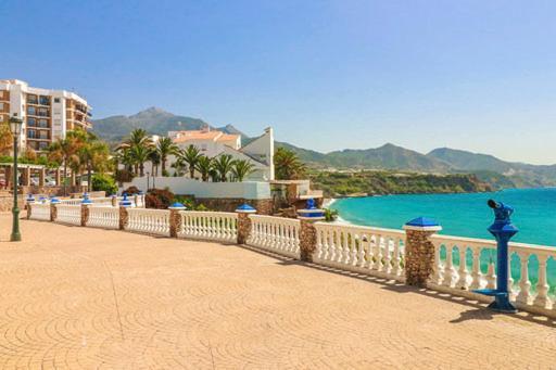 Capistrano Village B, 1 bedroom + free wi-fi Nerja Buitenkant foto