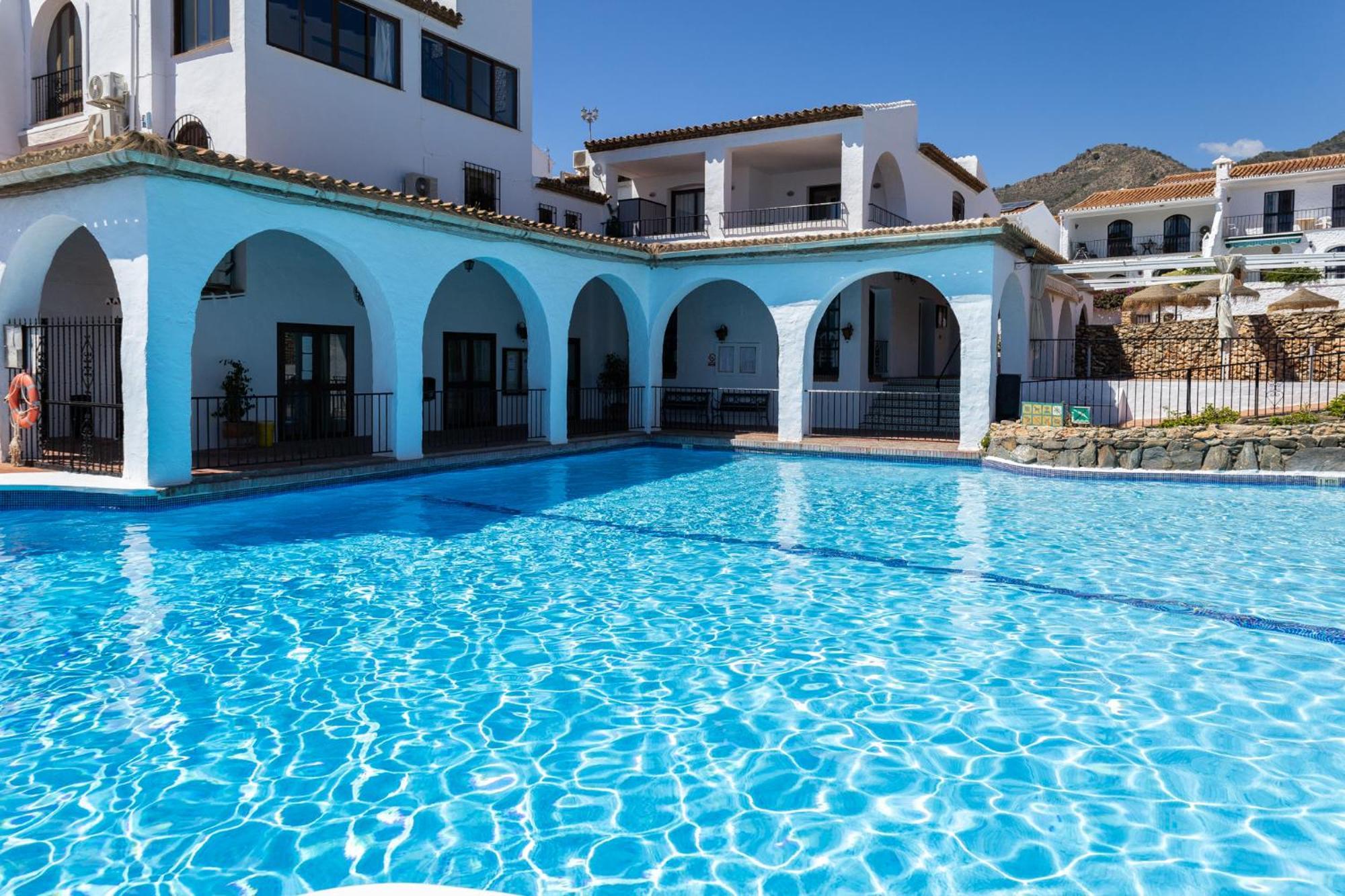 Capistrano Village B, 1 bedroom + free wi-fi Nerja Buitenkant foto