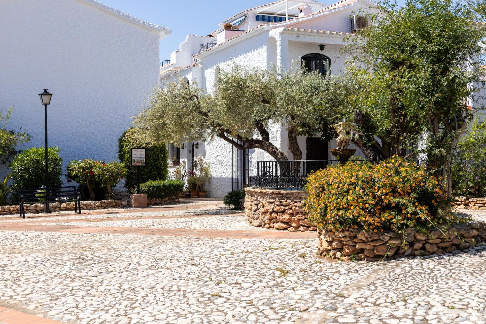 Capistrano Village B, 1 bedroom + free wi-fi Nerja Buitenkant foto