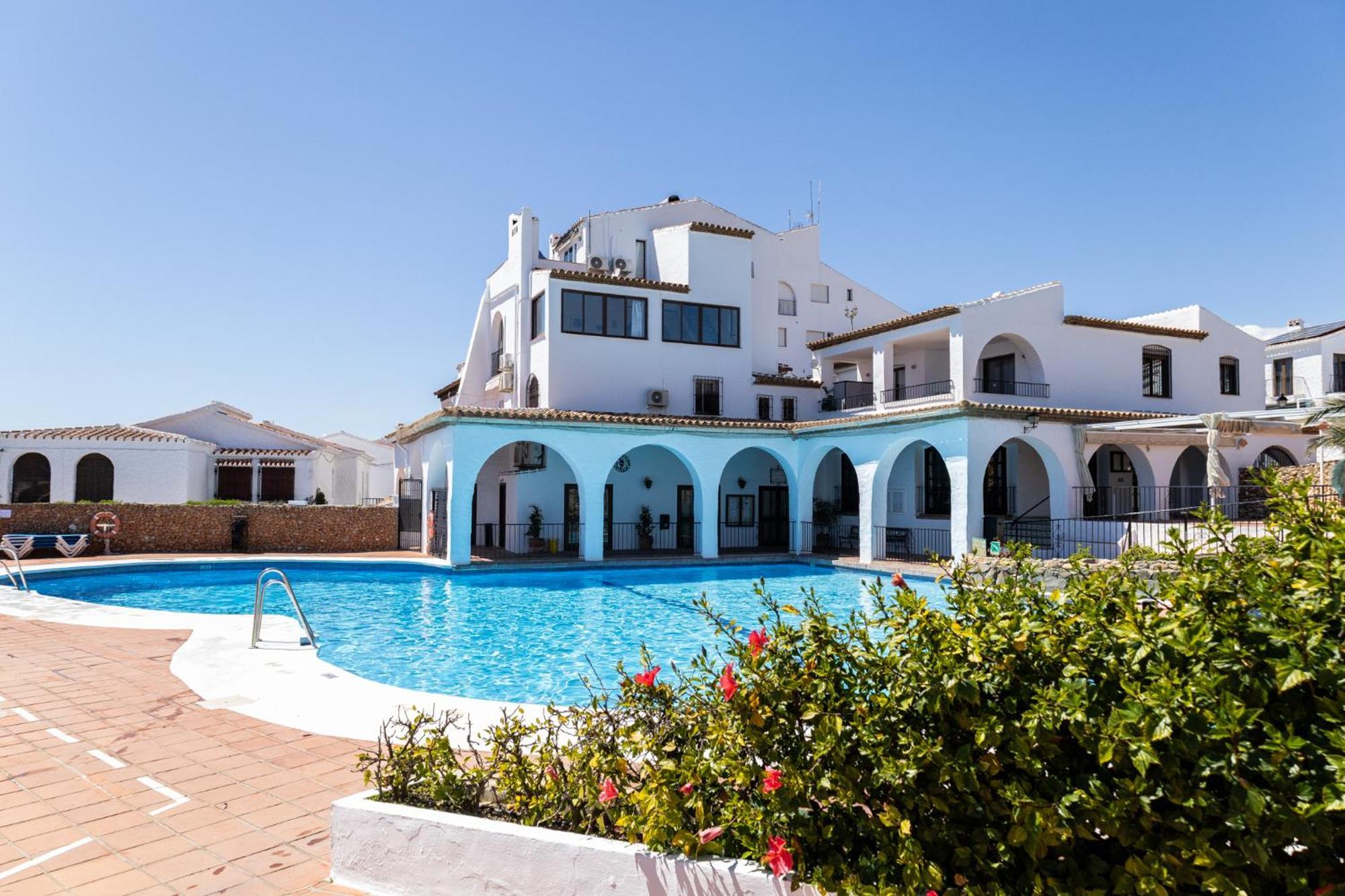 Capistrano Village B, 1 bedroom + free wi-fi Nerja Buitenkant foto