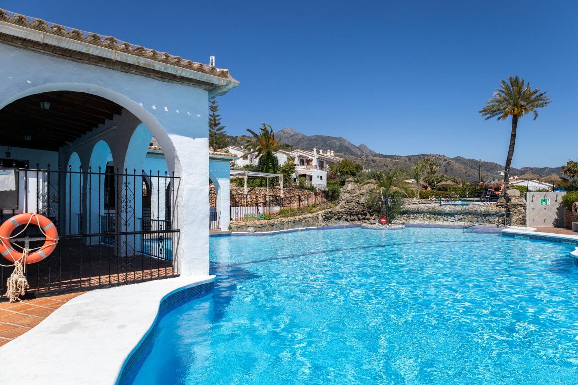 Capistrano Village B, 1 bedroom + free wi-fi Nerja Buitenkant foto
