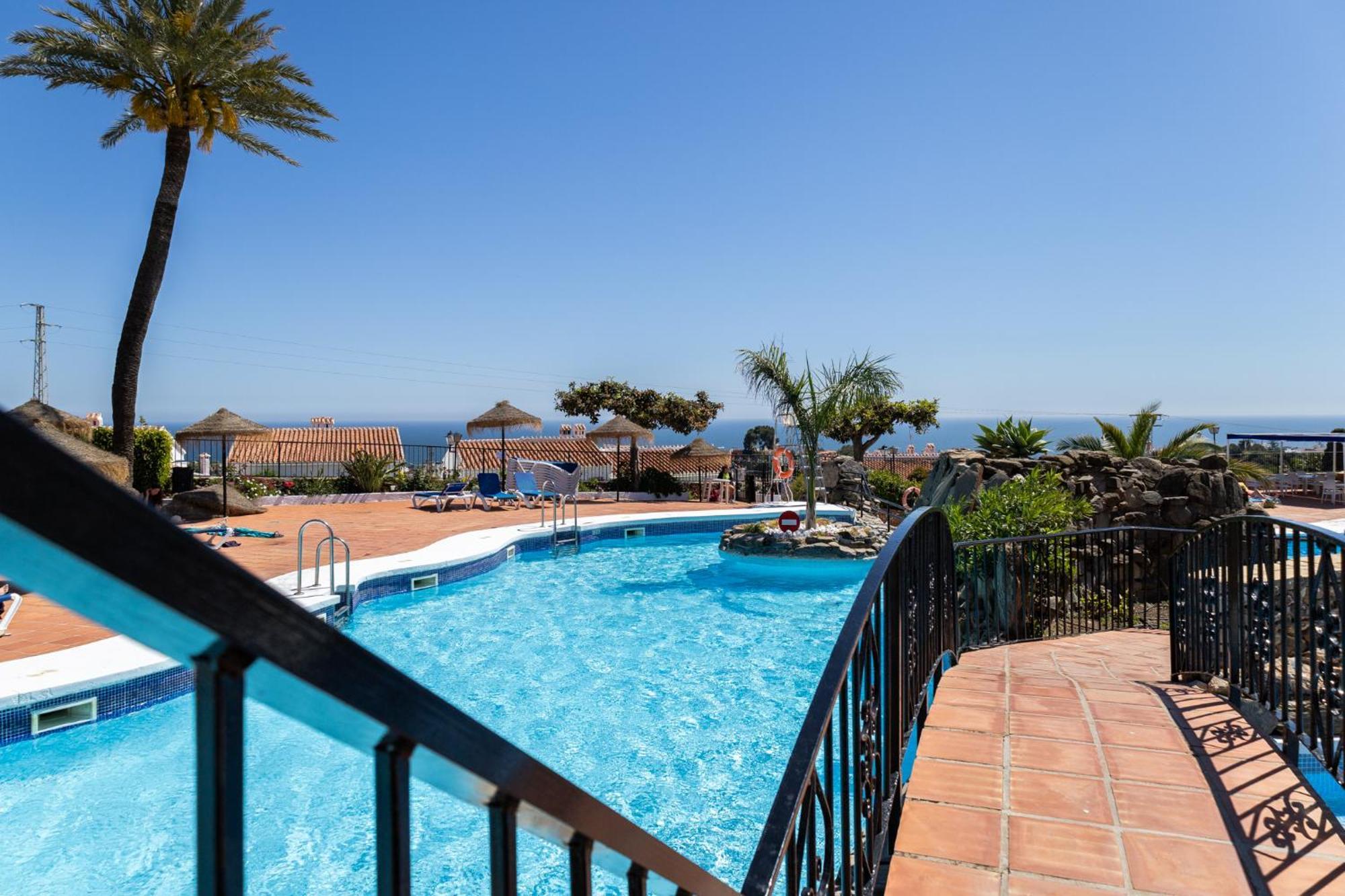 Capistrano Village B, 1 bedroom + free wi-fi Nerja Buitenkant foto