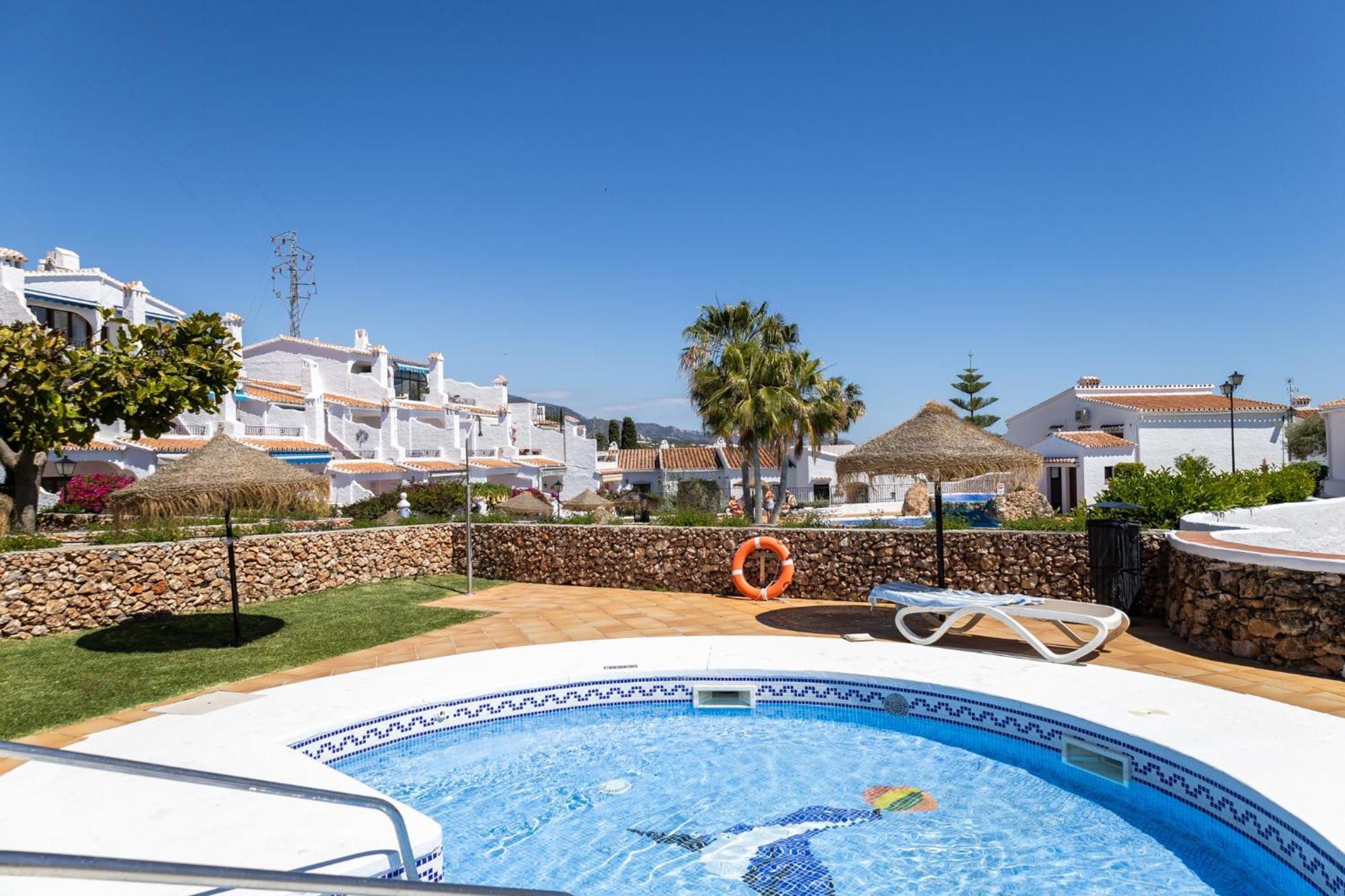 Capistrano Village B, 1 bedroom + free wi-fi Nerja Buitenkant foto