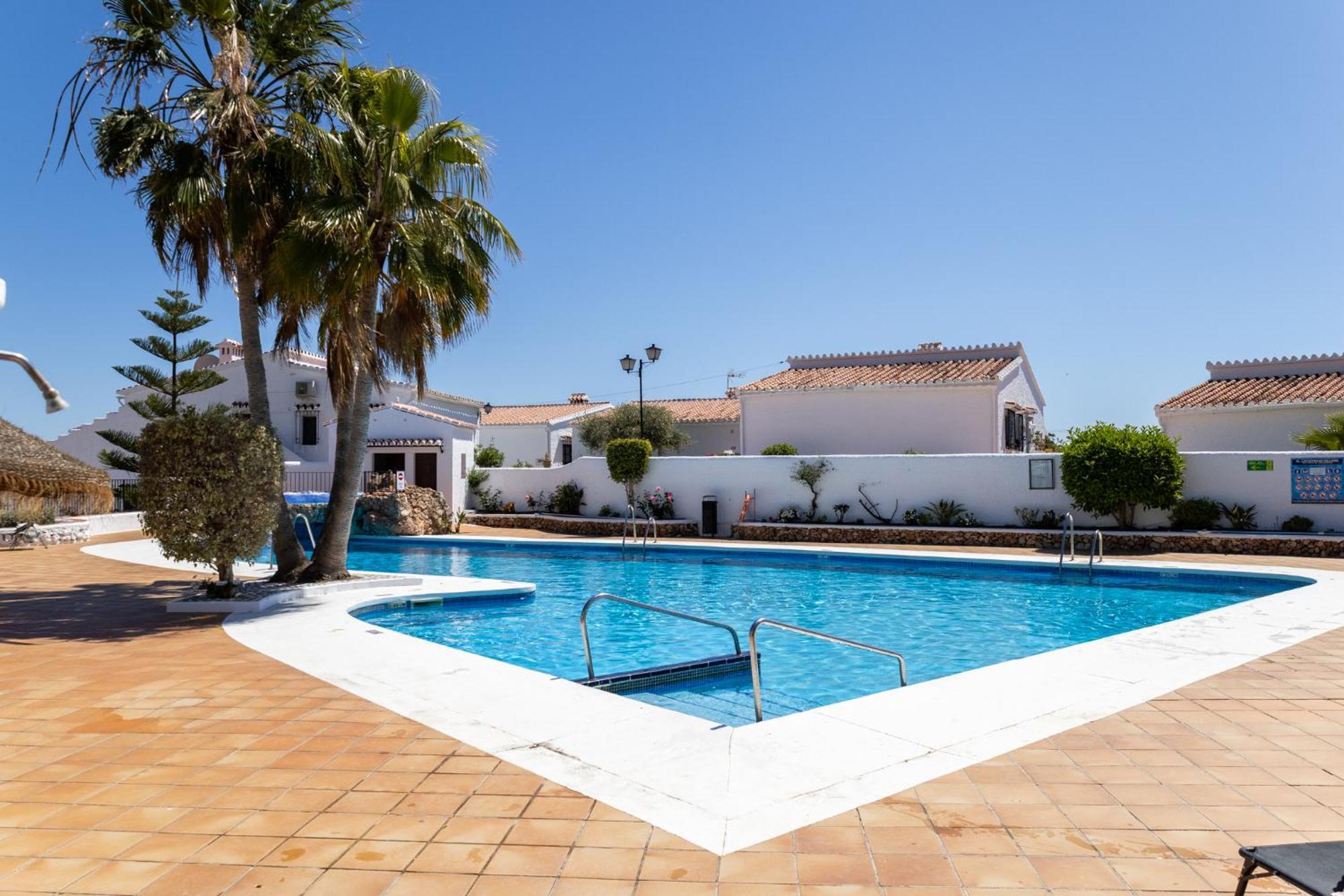 Capistrano Village B, 1 bedroom + free wi-fi Nerja Buitenkant foto